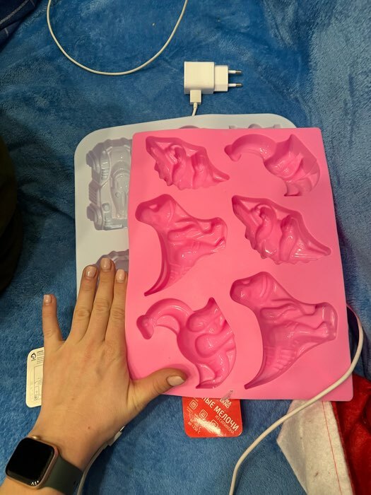 Фотография покупателя товара Форма для выпечки Доляна «Животные.Динозавры», силикон, 29×21 см, 6 ячеек (10,4×7,2 см), цвет розовый