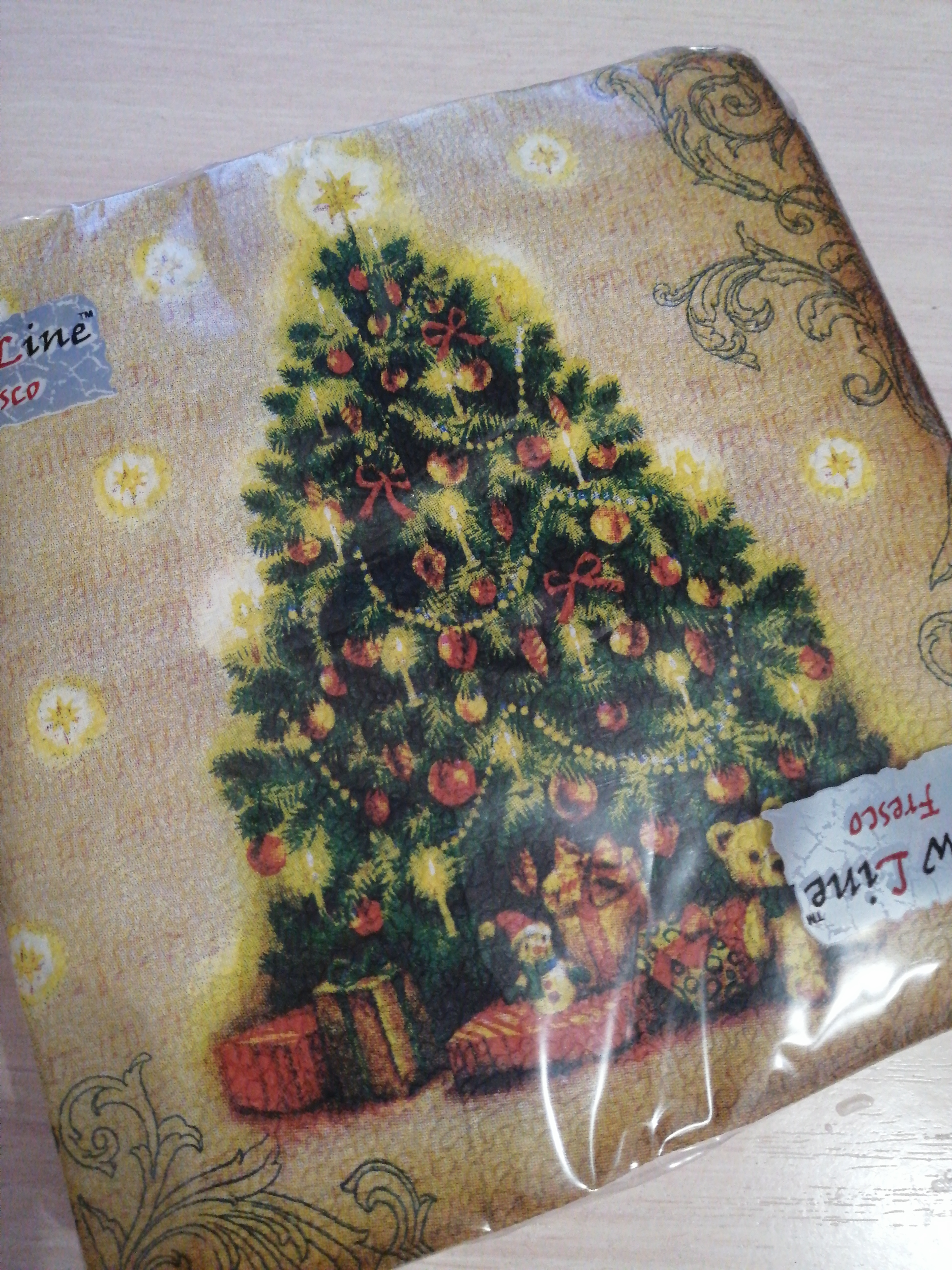 Фотография покупателя товара Салфетки бумажные Fresco, 33х33 см, 2 слоя, 20 шт, с рисунком "Новогодняя ель" - Фото 5