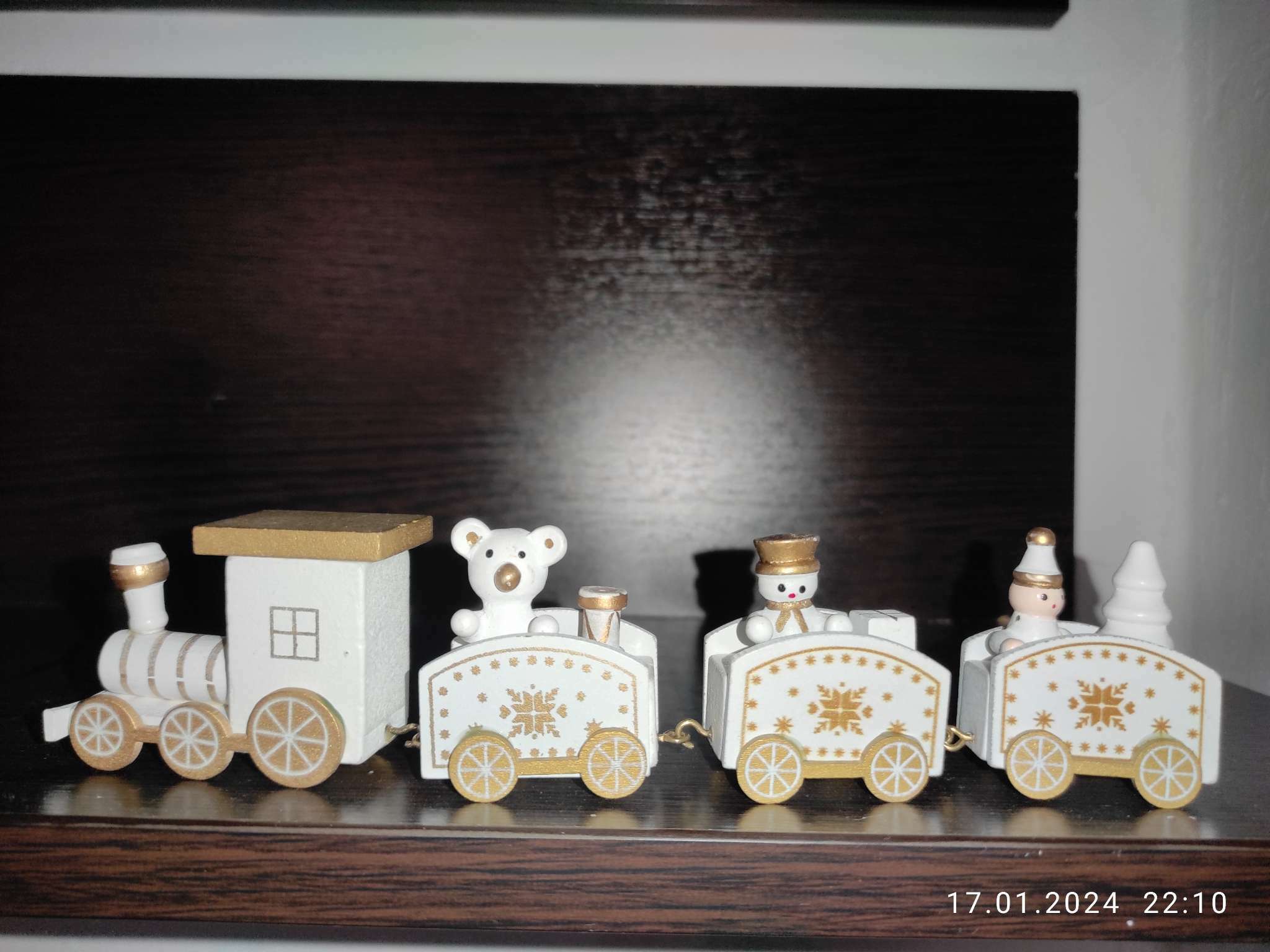 Фотография покупателя товара Сувенир «Новогодний поезд», 19 см, цвет белый