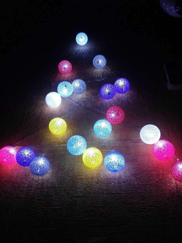 Фотография покупателя товара Гирлянда «Нить» 5 м с насадками «Клубки цветные», IP20, прозрачная нить, 20 LED, свечение белое, 220 В