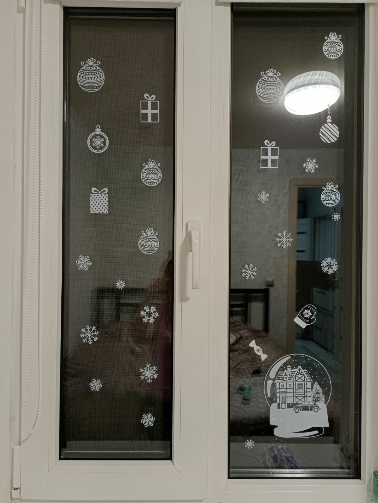 Фотография покупателя товара Виниловые наклейки на окна «Снежный шар», многоразовые, 70 × 25 см - Фото 1