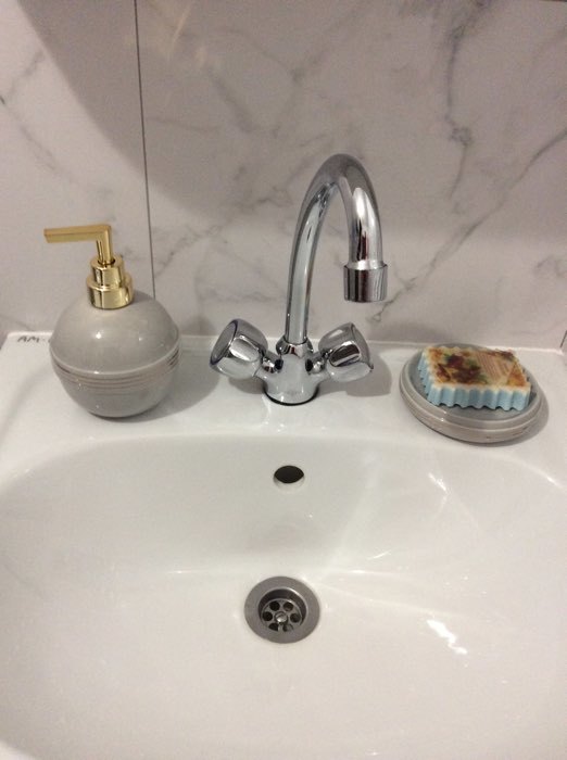 Фотография покупателя товара Набор аксессуаров для ванной комнаты «Бесконечность», 4 предмета (дозатор 400 мл, мыльница, 2 стакана), цвет светло-серый - Фото 1