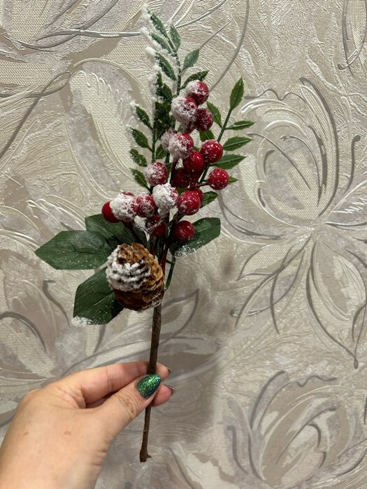 Фотография покупателя товара Декор "Зимние грезы" ветка листья ягоды шишка, 27 см - Фото 2