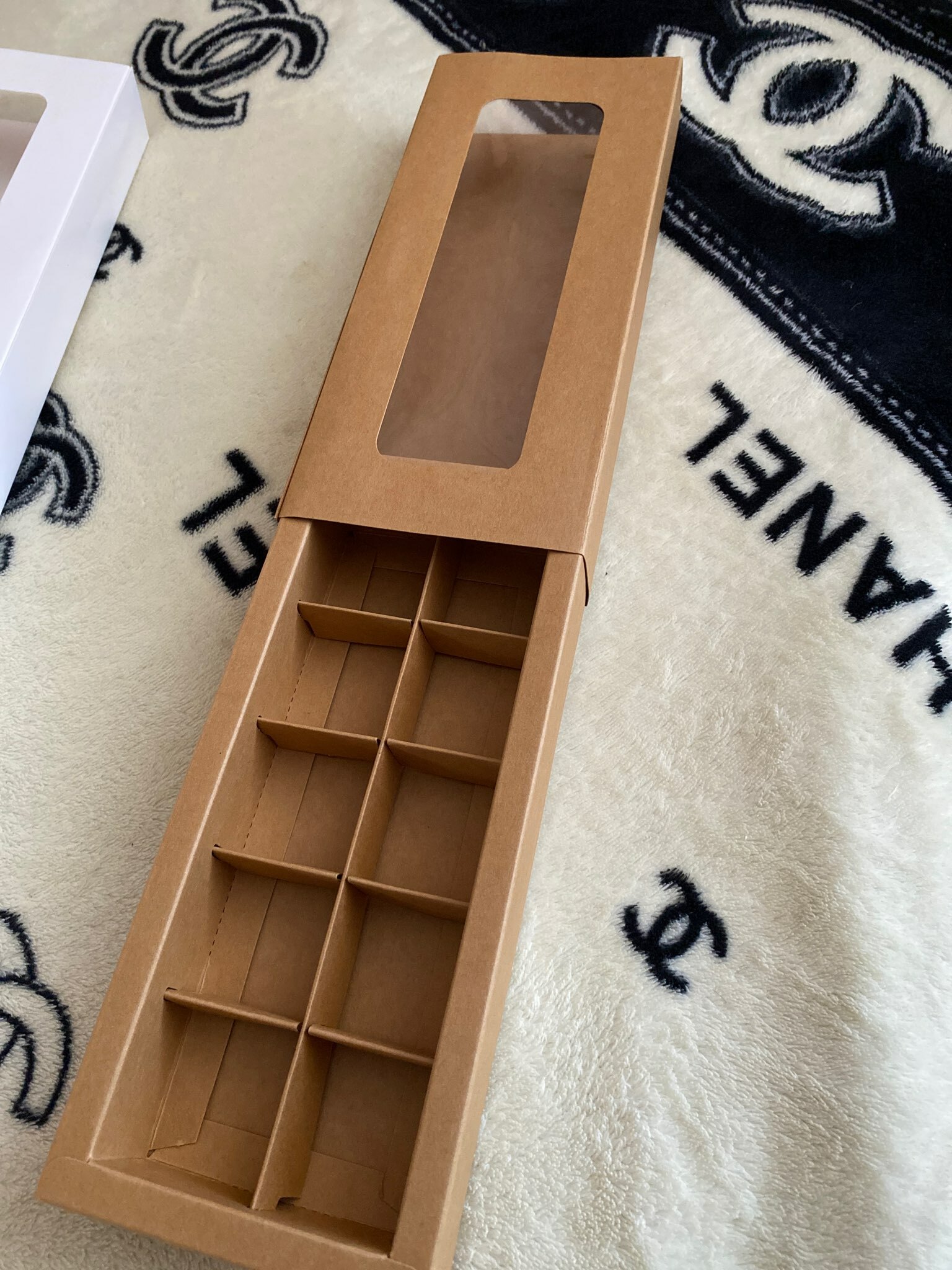 Фотография покупателя товара Коробка для 10 конфет, белая, 9.8×22×3.5 см - Фото 6