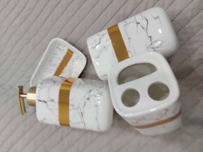 Фотография покупателя товара Набор аксессуаров для ванной комнаты «Кохалонг», 4 предмета (мыльница, дозатор для мыла, 2 стакана), цвет белый - Фото 1