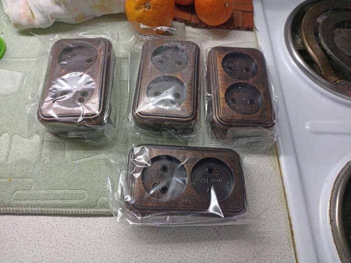 Фотография покупателя товара Розетка «Элект» RA 16-237-ЧС, 250 В, 16 А, открытая, двухместная, без заземления, чёрная под серебро - Фото 3