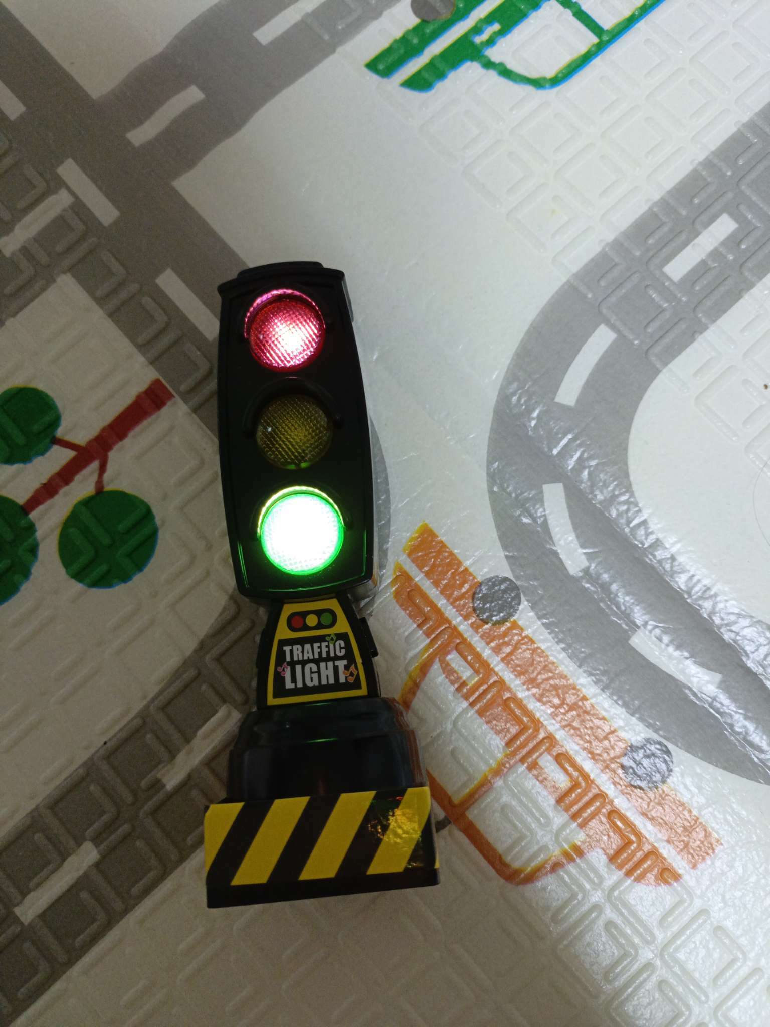 Фотография покупателя товара Светофор «Город», работает от батареек, световые эффекты, цвет чёрный - Фото 1