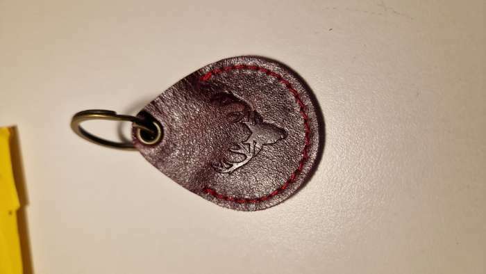 Фотография покупателя товара Брелок кожаный для ключа, метка, капля, натуральная кожа, бордовый, олень - Фото 1