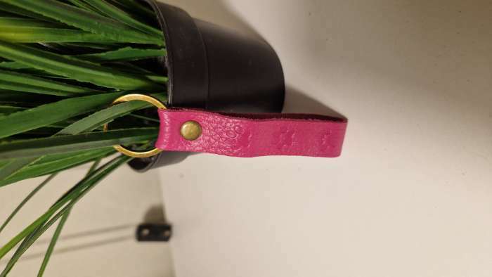Фотография покупателя товара Брелок для автомобильного ключа, ремешок, натуральная кожа, розовый, лапка - Фото 1