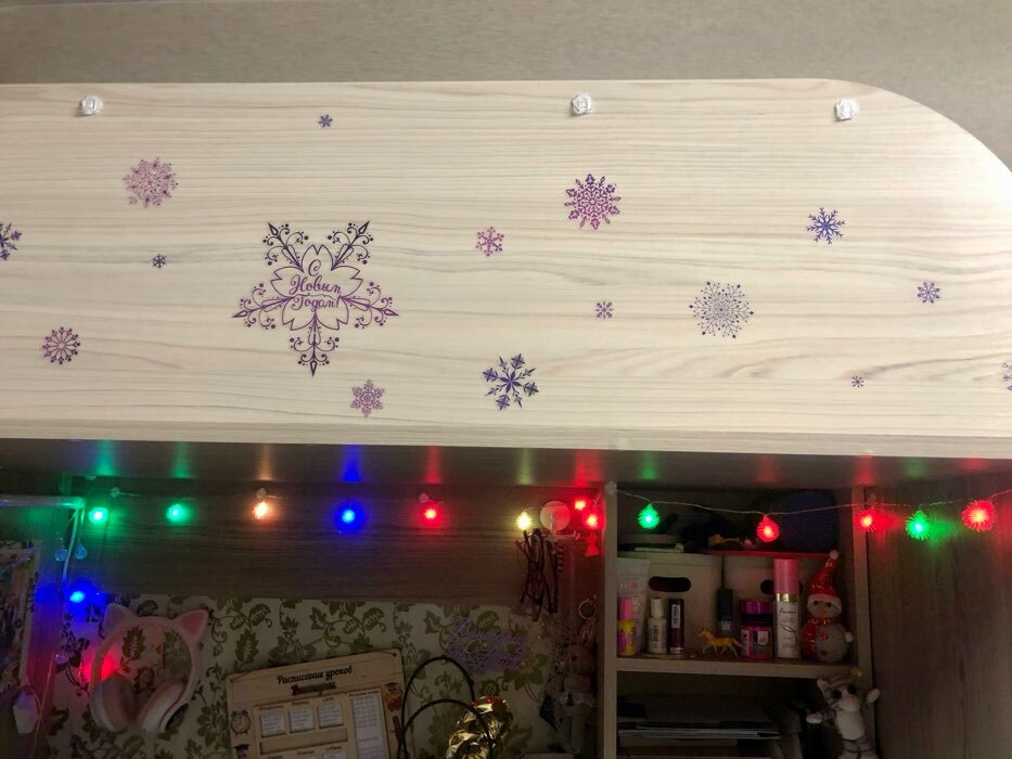 Фотография покупателя товара Интерьерная наклейка со светящимся слоем «Новый Год будет снежным», 21 х 29,7 х 0,1 см, Новый год - Фото 1