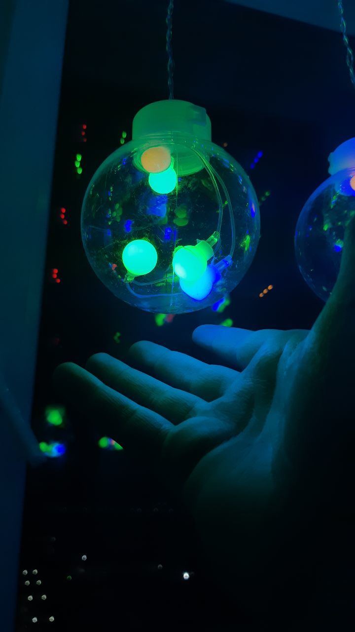 Фотография покупателя товара Гирлянда «Бахрома» 2.4 × 0.7 м с насадками «Шарики», IP20, прозрачная нить, 108 LED, свечение мульти, 8 режимов, 220 В