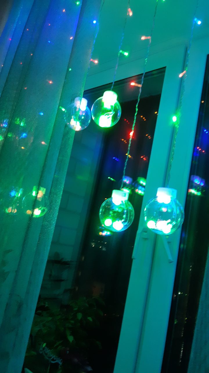 Фотография покупателя товара Гирлянда «Бахрома» 2.4 × 0.7 м с насадками «Шарики», IP20, прозрачная нить, 108 LED, свечение синее, 8 режимов, 220 В - Фото 5