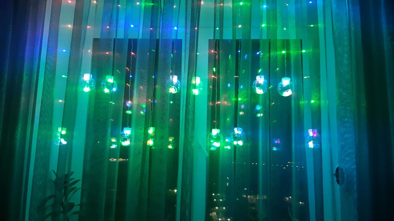 Фотография покупателя товара Гирлянда «Бахрома» 2.4 × 0.7 м с насадками «Шарики», IP20, прозрачная нить, 108 LED, свечение мульти, 8 режимов, 220 В - Фото 9