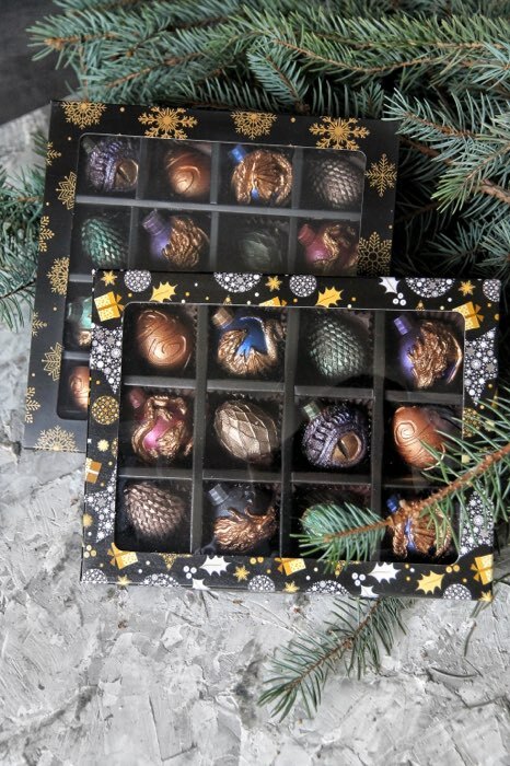 Фотография покупателя товара Упаковка для конфет 12 шт «Новогодние олени» 19 х 15 х 3,6 см