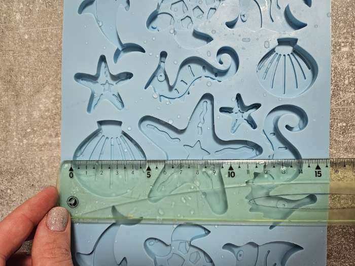 Фотография покупателя товара Форма для украшений Доляна «Морская история», силикон, 23×16×0,5 см, 13 ячеек, цвет голубой