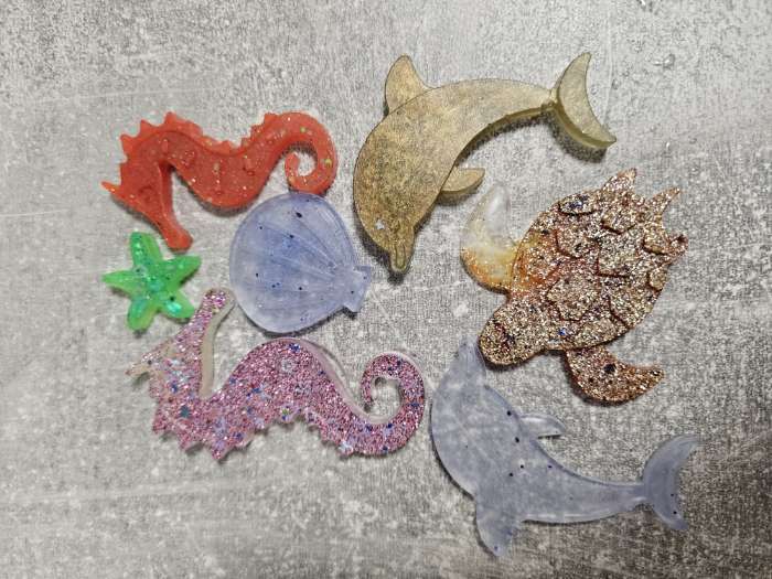 Фотография покупателя товара Форма для украшений Доляна «Морская история», силикон, 23×16×0,5 см, 13 ячеек, цвет голубой