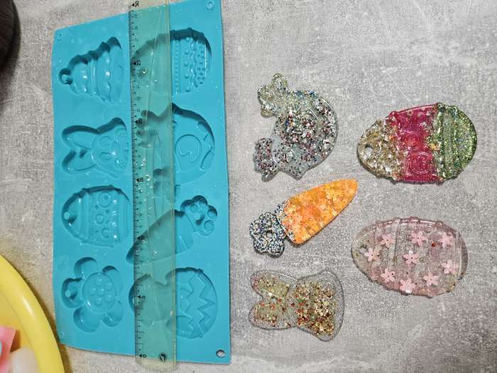 Фотография покупателя товара Форма для украшений Доляна «Животные», силикон, 30×17×1 см, 8 ячеек (7,7×6 см), цвет МИКС