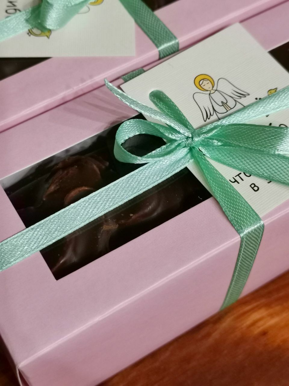 Фотография покупателя товара Коробка для макарун, кондитерская упаковка, «Розовая», 5.5 х 12 х 5.5 см - Фото 2