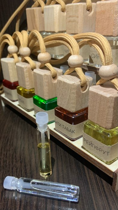 Фотография покупателя товара Набор флаконов для парфюма, с аппликатором, 2 мл, 10 шт, цвет белый/прозрачный - Фото 2