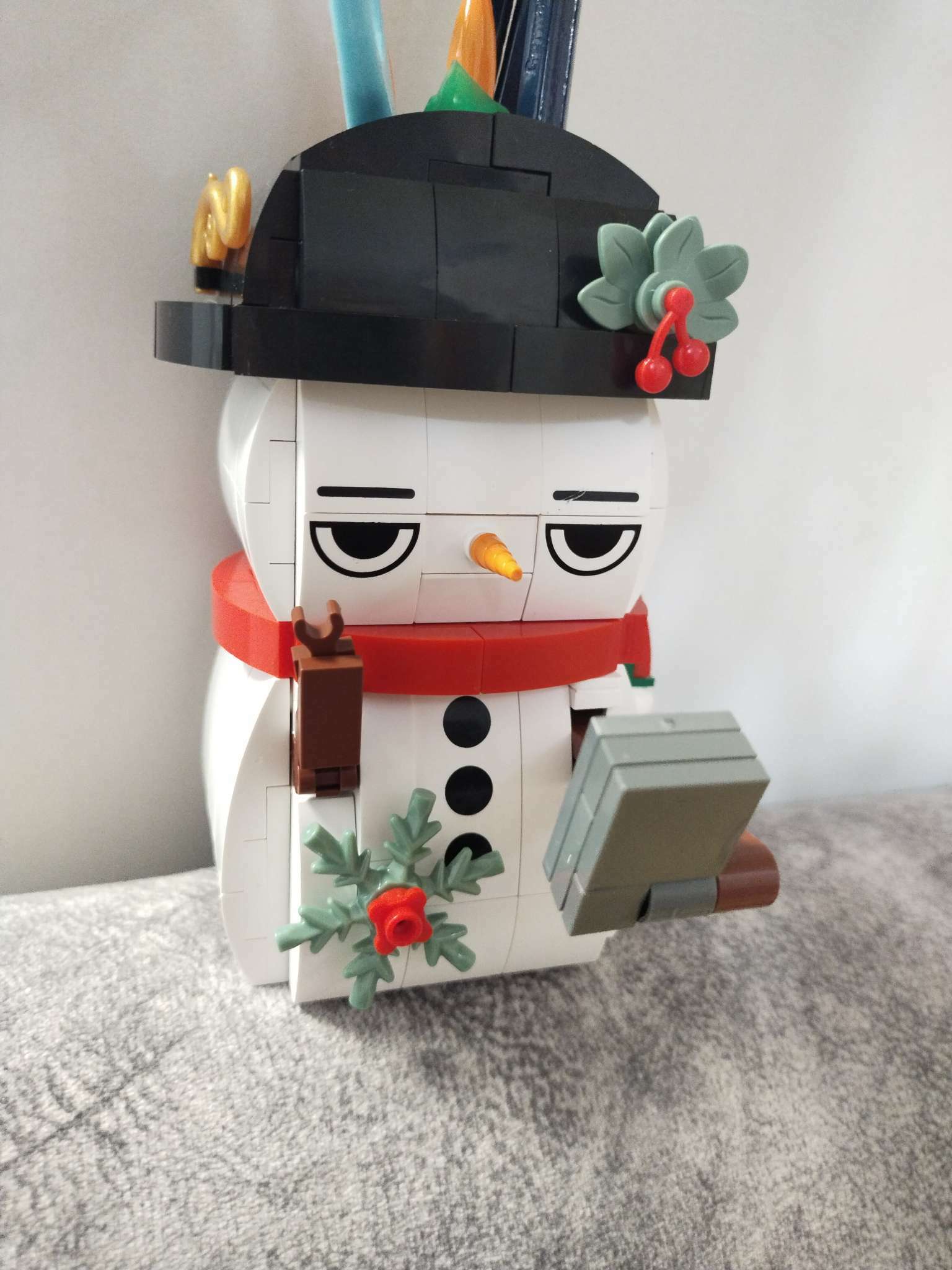 Фотография покупателя товара Конструктор «Новогодние приключения: Снеговик», подставка для карандашей, 230 деталей, уценка