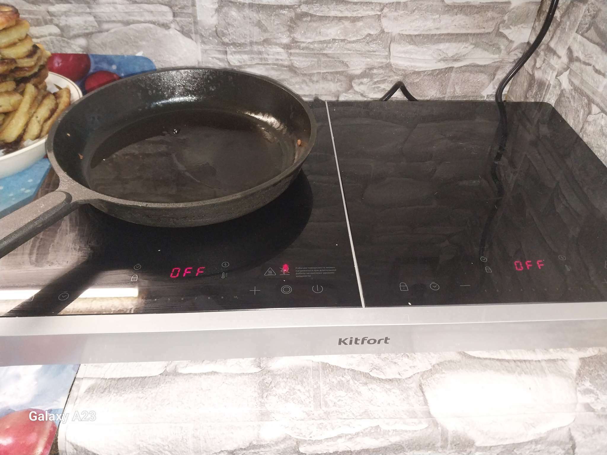 Фотография покупателя товара Инфракрасная плита Kitfort КТ-147, 1800 Вт, 2 конфорки, 1 программа, чёрно-серебристая - Фото 1