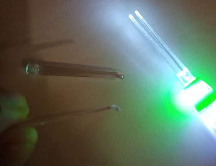 Фотография покупателя товара Палочка для чистки ушей Luazon LES-03, LED-подсветка, 3 насадки, от батареек (в комплекте) - Фото 3