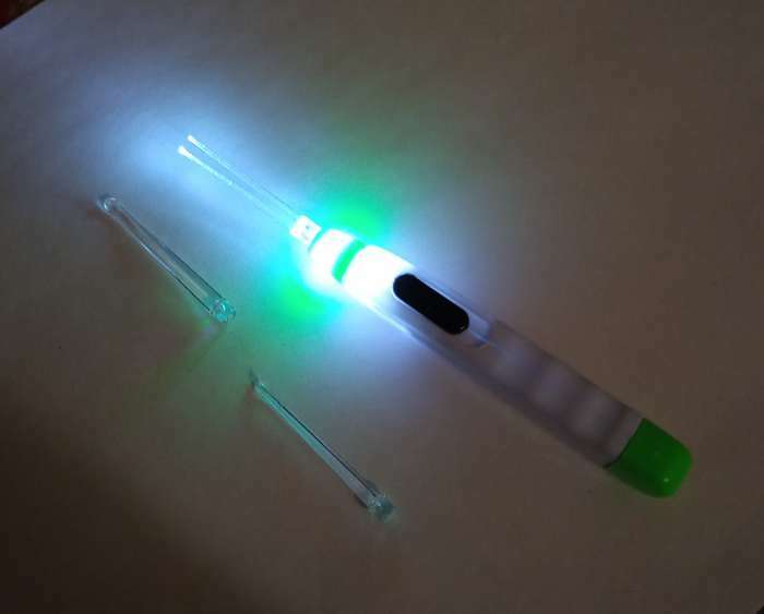 Фотография покупателя товара Палочка для чистки ушей Luazon LES-03, LED-подсветка, 3 насадки, от батареек (в комплекте) - Фото 4