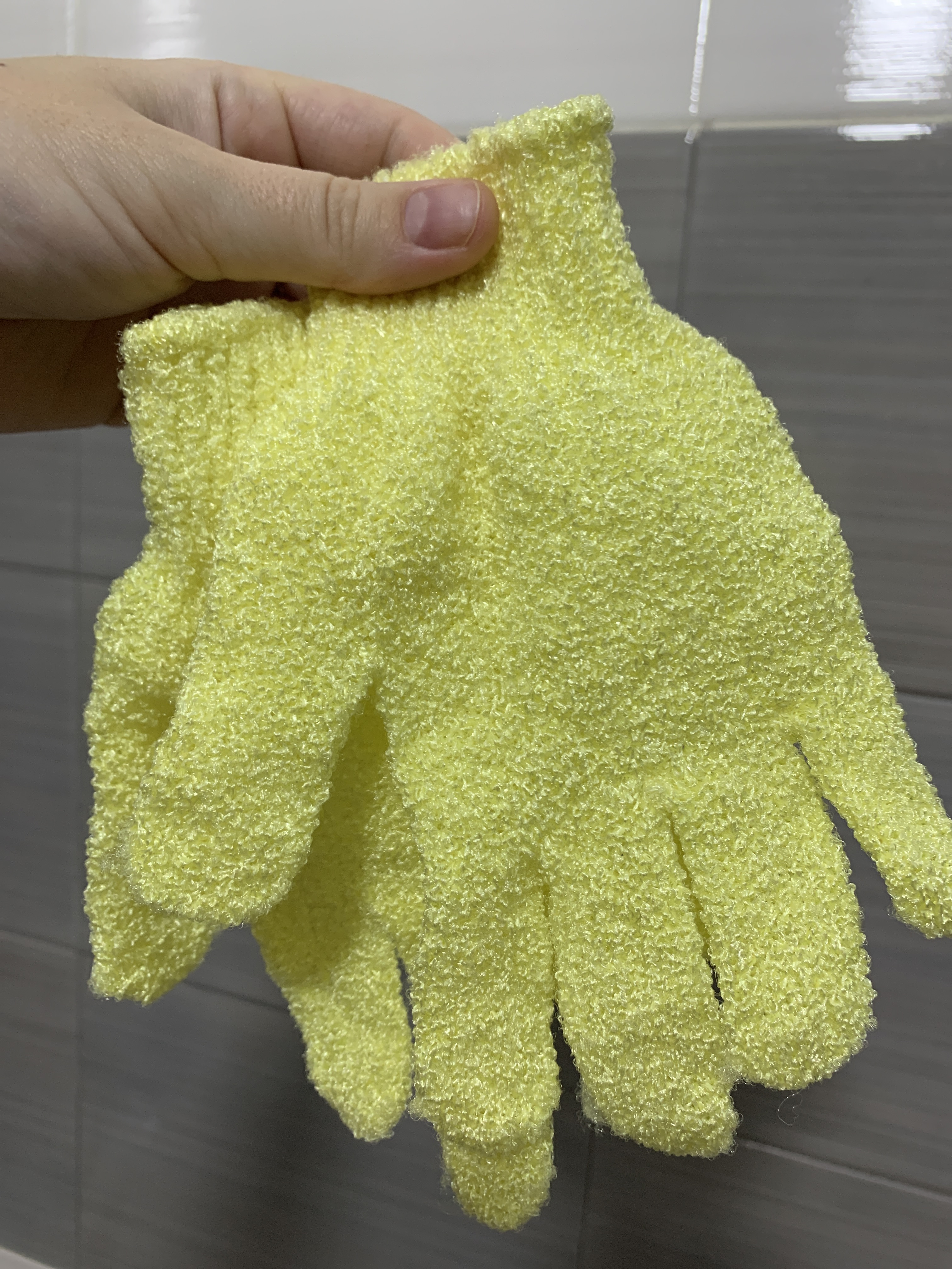 Фотография покупателя товара Мочалка-перчатка массажная Доляна, 14×18 см, однотонная, цвет МИКС - Фото 5