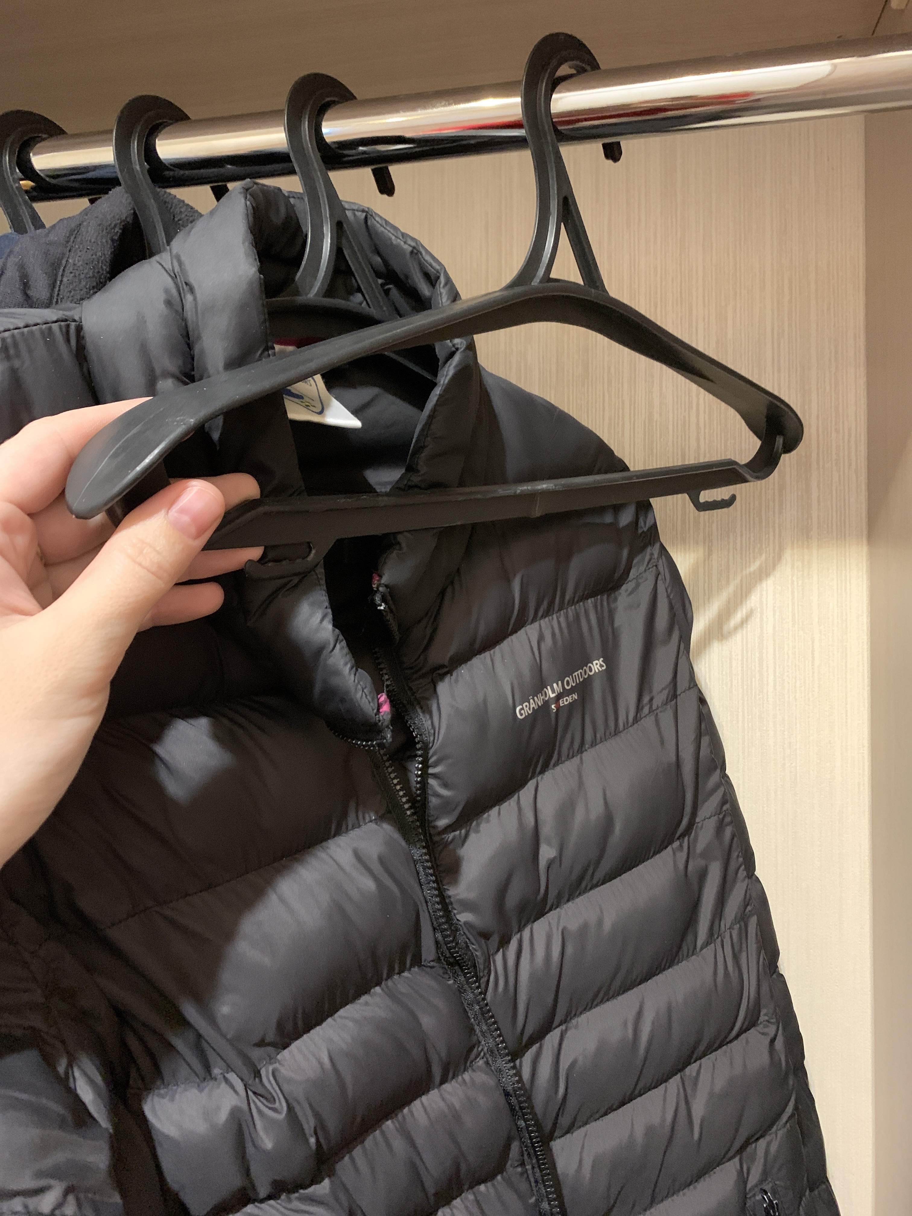 Фотография покупателя товара Вешалка-плечики для верхней одежды, размер 48-50, цвет чёрный