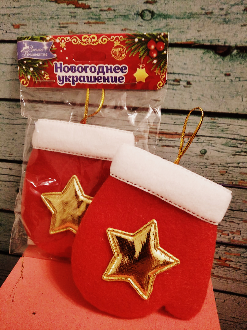 Фотография покупателя товара Мягкая подвеска "Варежка со звёздочкой" 8х6 см, красный