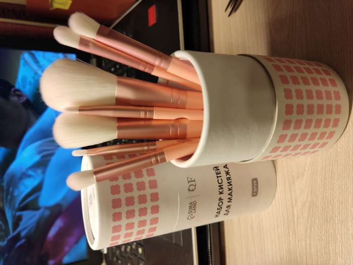 Фотография покупателя товара Набор кистей для макияжа COLOR POWER pink, 7 шт., в тубе, розовый - Фото 2