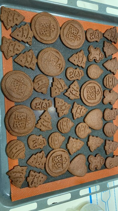 Фотография покупателя товара Набор для приготовления печенья «Подарок», 2 шт: печать и форма для вырезания