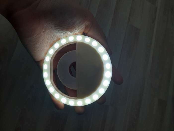 Фотография покупателя товара Светодиодная кольцевая лампа для телефона LuazON AKS-06, 3 режима, 80 мАч, белая