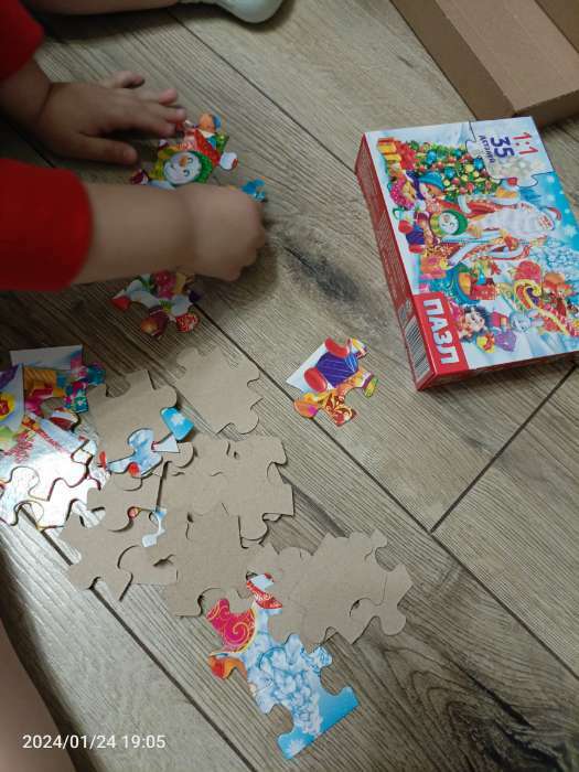 Фотография покупателя товара Пазл «Дед Мороз и зайцы», 35 деталей - Фото 5