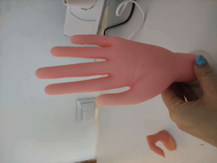 Фотография покупателя товара Рука тренировочная для маникюра, с гнущимися пальцами, в картонной коробке, цвет бежевый - Фото 3
