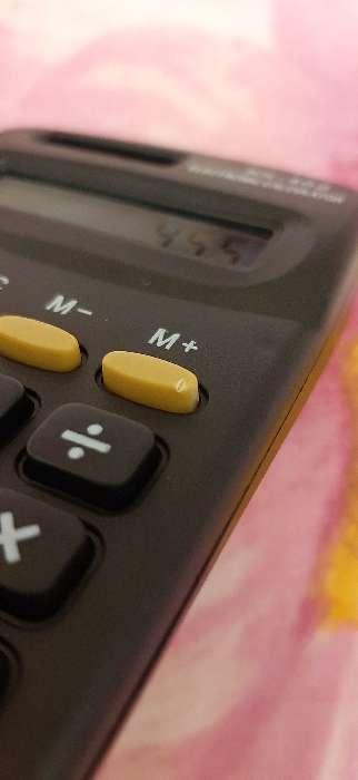 Фотография покупателя товара Калькулятор карманный, 8 - разрядный, KK - 402, работает от батарейки - Фото 2
