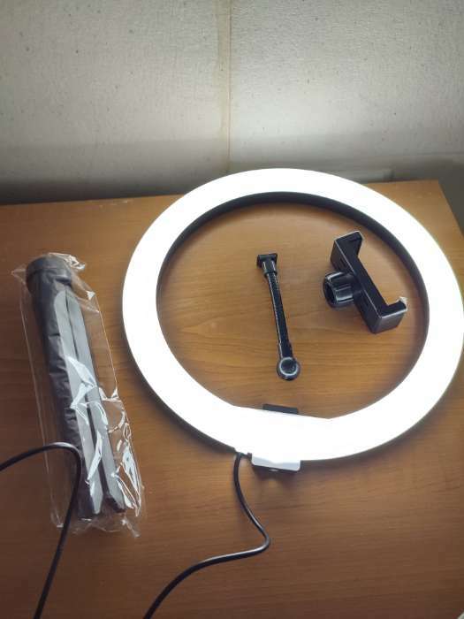 Фотография покупателя товара Светодиодная кольцевая лампа на штативе Luazon CB-31, 10" (26 см), 20 Вт, 3 режима, USB