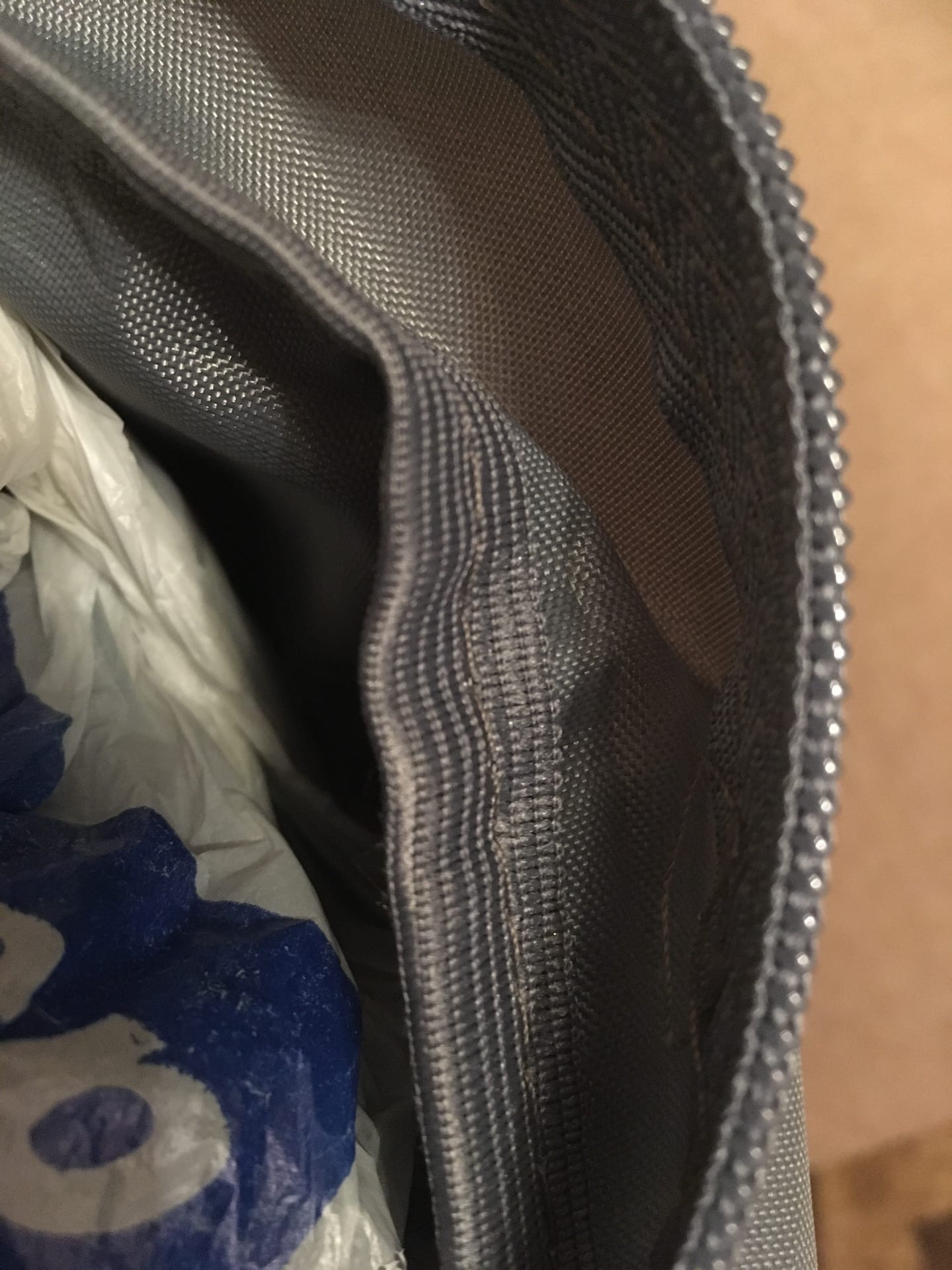 Фотография покупателя товара Сумка спортивная на молнии, 2 наружных кармана, цвет серый - Фото 2