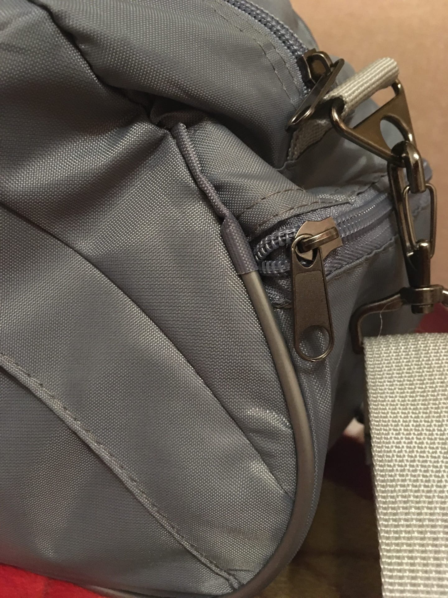 Фотография покупателя товара Сумка спортивная на молнии, 2 наружных кармана, цвет серый - Фото 3
