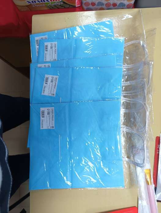 Фотография покупателя товара Пакет крафт «Радуга», голубой, 25 х 12 х 27 см, 80 г/м2, 1 шт - Фото 3