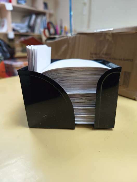 Фотография покупателя товара Подставка для бумажного блока Calligrata "Доступный офис", пластиковая, 95 х 95 х 65 мм, чёрная