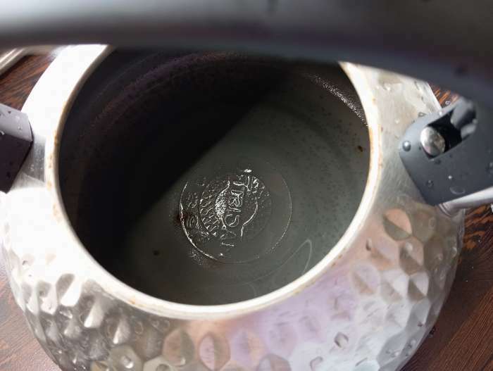 Фотография покупателя товара Чайник со свистком из нержавеющей стали Magistro Glow, 3 л, индукция, ручка soft-touch, цвет серебряный - Фото 6