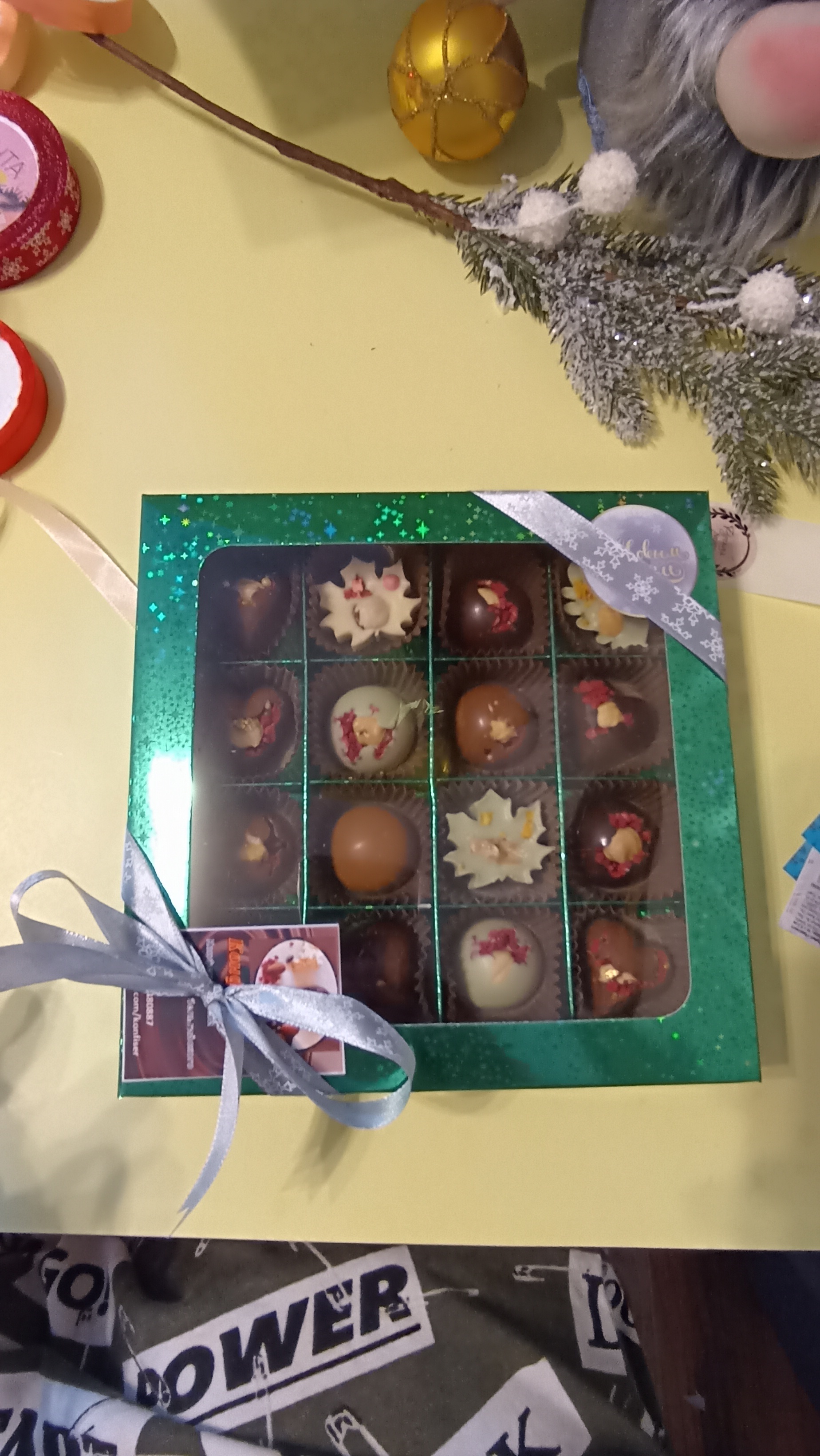 Фотография покупателя товара Коробка для конфет «С Новым годом», 18.9 х 18.9 х 3.8 см, Новый год - Фото 1