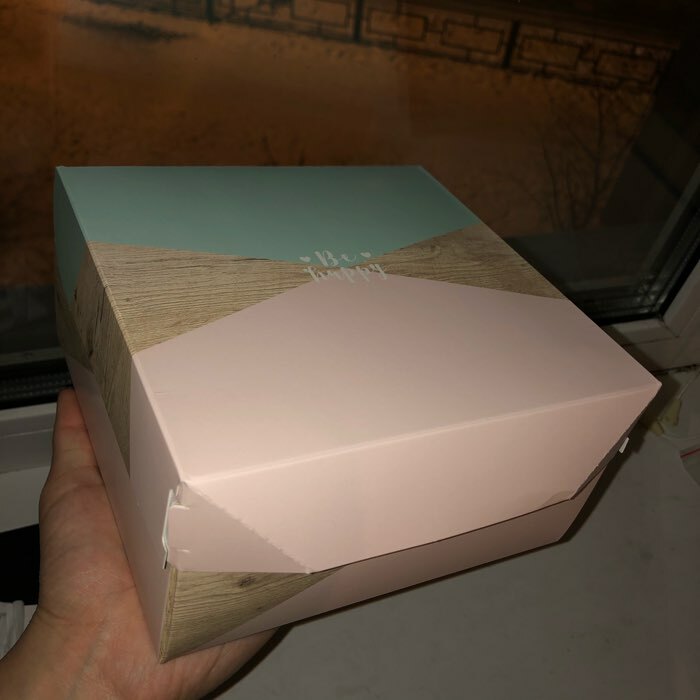 Фотография покупателя товара Коробка подарочная из картона, упаковка, «Классная», 17 х 9 х 17 см - Фото 2