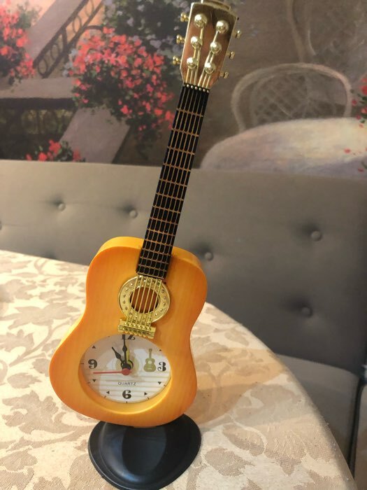 Фотография покупателя товара Часы - будильник настольные "Гитара", дискретный ход, циферблат d-5.5 см, 21.5 х 8.5 см, АА
