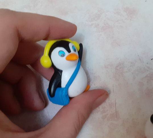 Фотография покупателя товара Игрушка на палочке «Чудо-сюрприз: пингвины», цвета пластика МИКС - Фото 2
