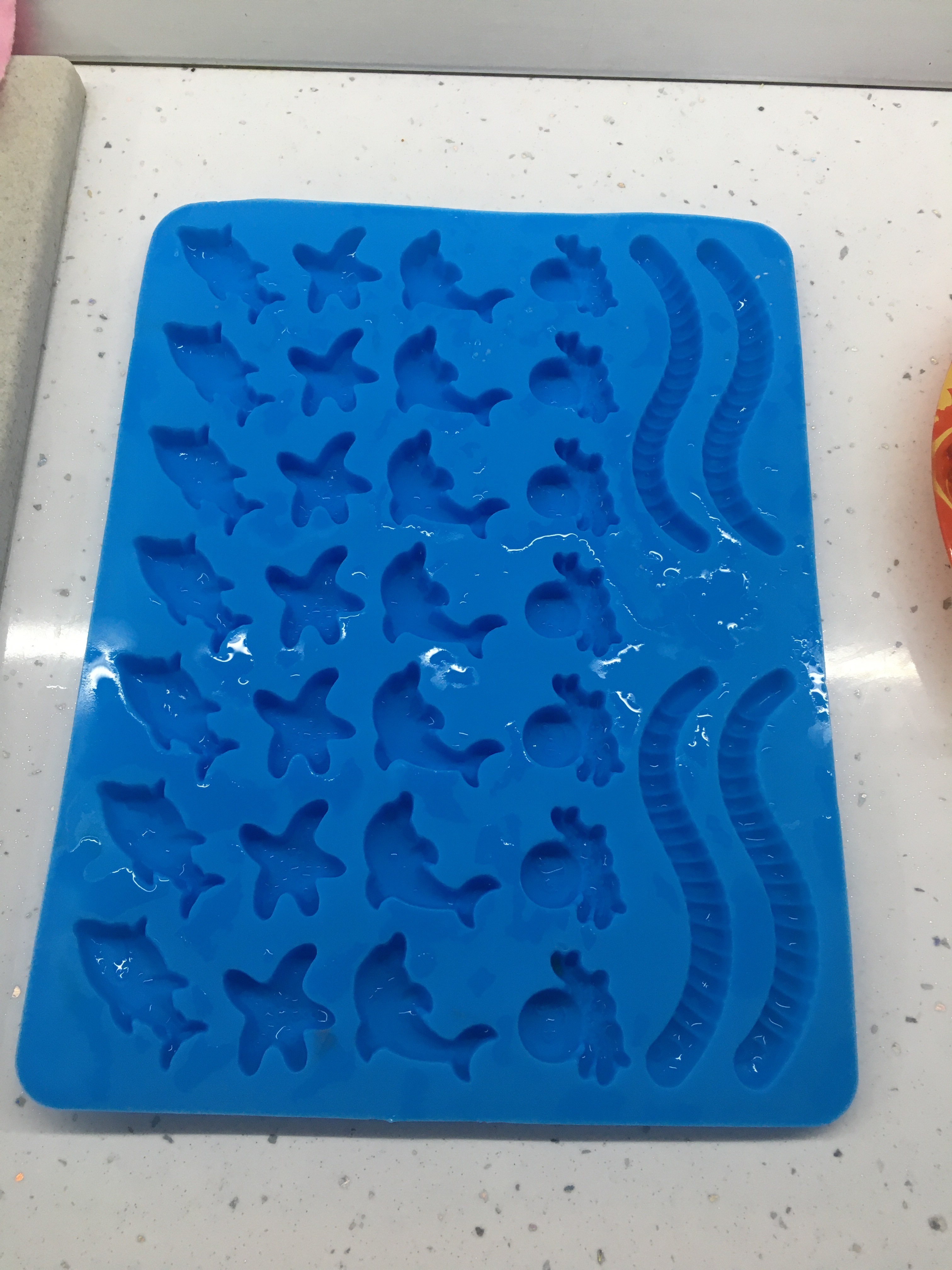Фотография покупателя товара Форма для мармелада Доляна «Морские сладости», силикон, 22,3×17,2 см, 32 ячейки (2,7×2 см), цвет голубой - Фото 2