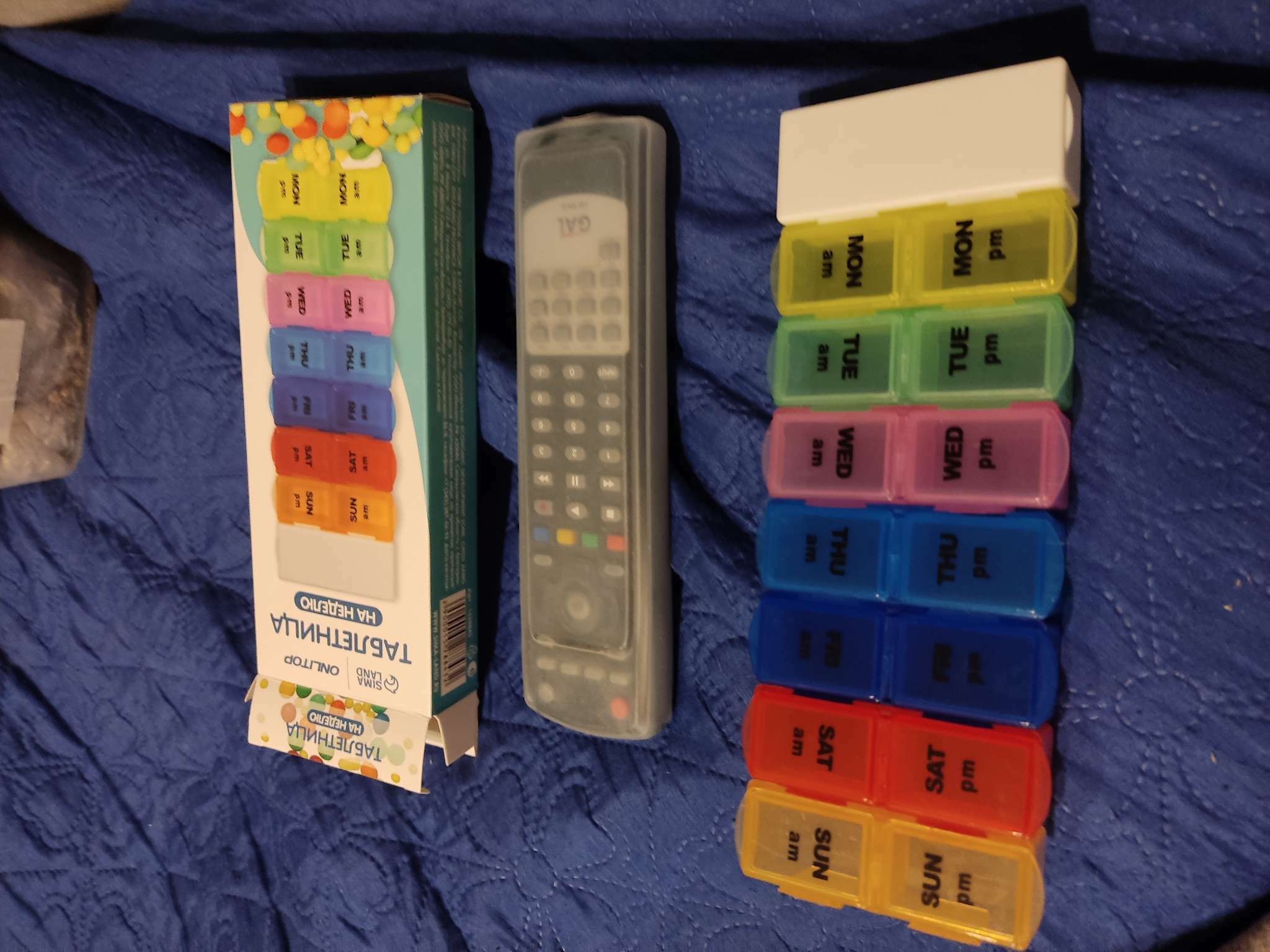 Фотография покупателя товара Таблетница - органайзер «Неделька», с таблеторезкой, съёмные ячейки, утро/вечер, 20 × 7,5 × 2,5 см, 7 контейнеров по 2 секции, разноцветная - Фото 1