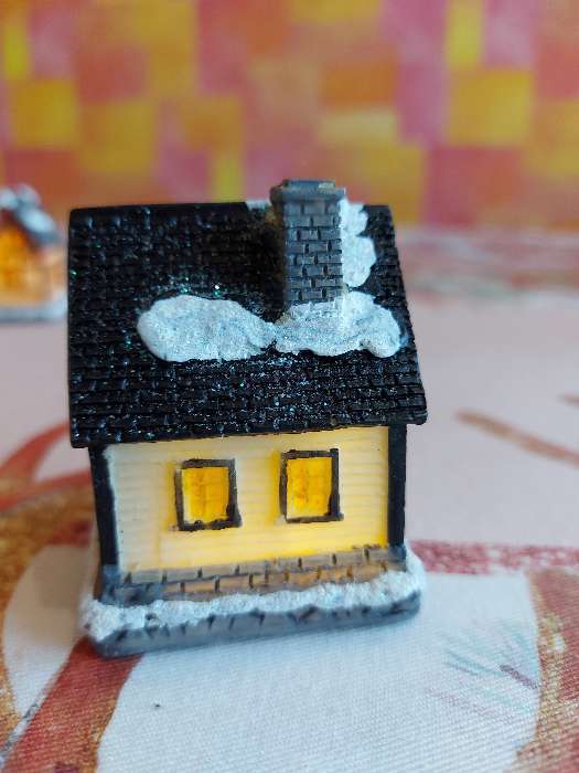 Фотография покупателя товара Светодиодная фигура «Зимний домик», керамика, батарейки AG13х2, свечение тёплое белое - Фото 11