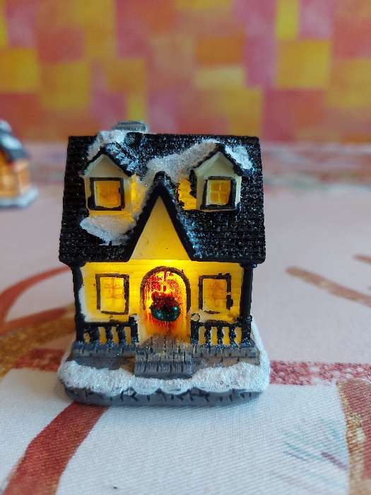 Фотография покупателя товара Светодиодная фигура «Зимний домик», керамика, батарейки AG13х2, свечение тёплое белое - Фото 9